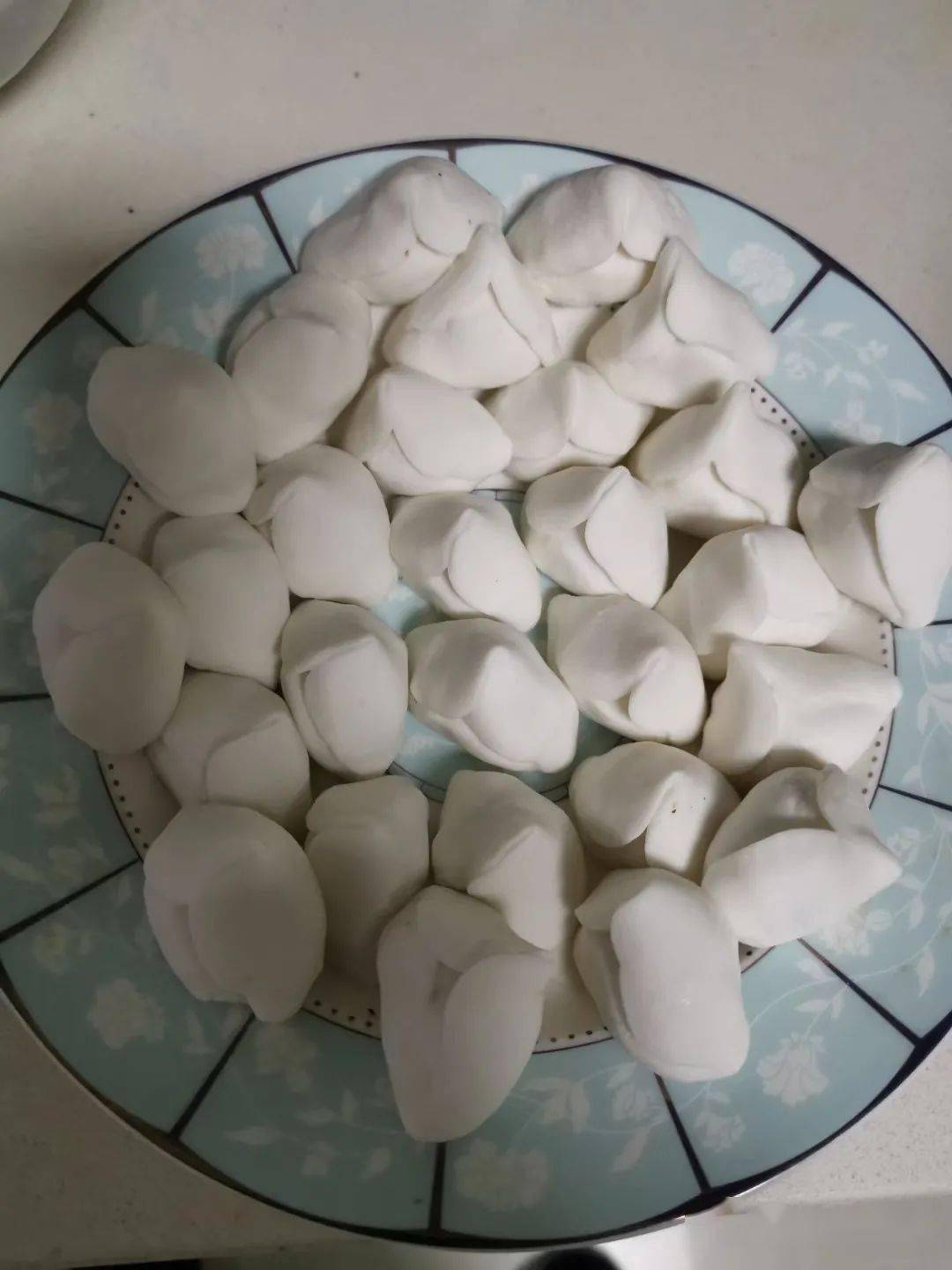 镇雄年俗大年初一吃三角汤圆