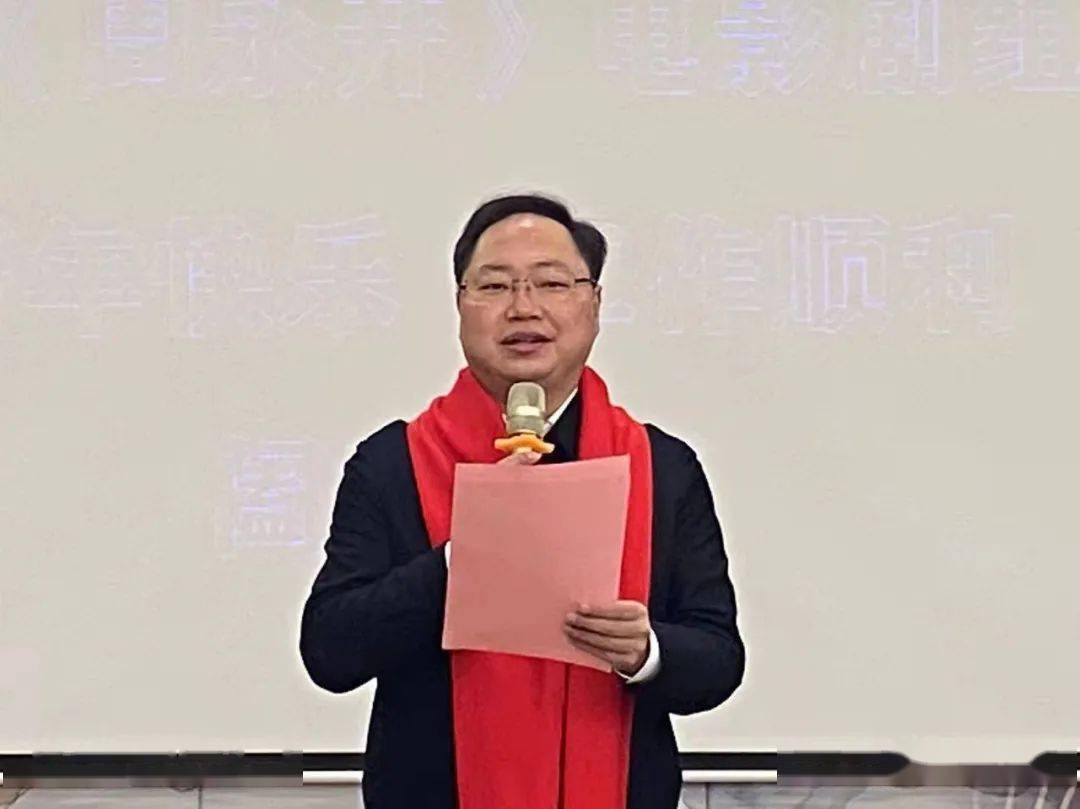 朱挺与《周永开》摄制组欢聚一堂度除夕_万源_工作_精神