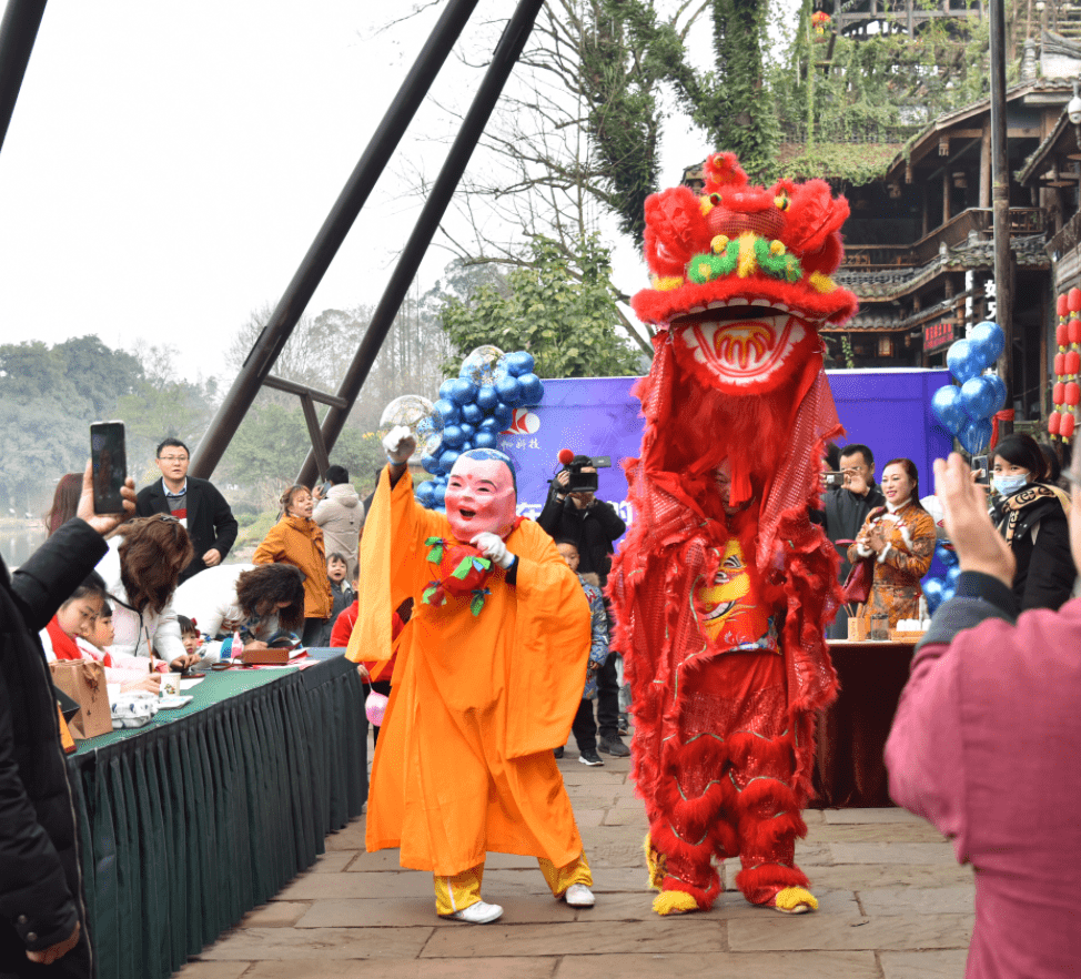 传统|洪雅县：逛古镇，“新春集市”年味儿足