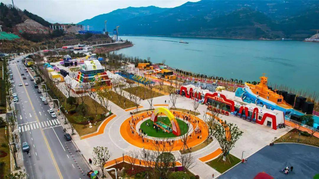 云阳新修了很多适合居民朋友来玩耍的地方,儿童公园,阳光沙滩,登云梯