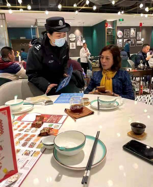 佛山看西樵派出所在除夕的暖心警事