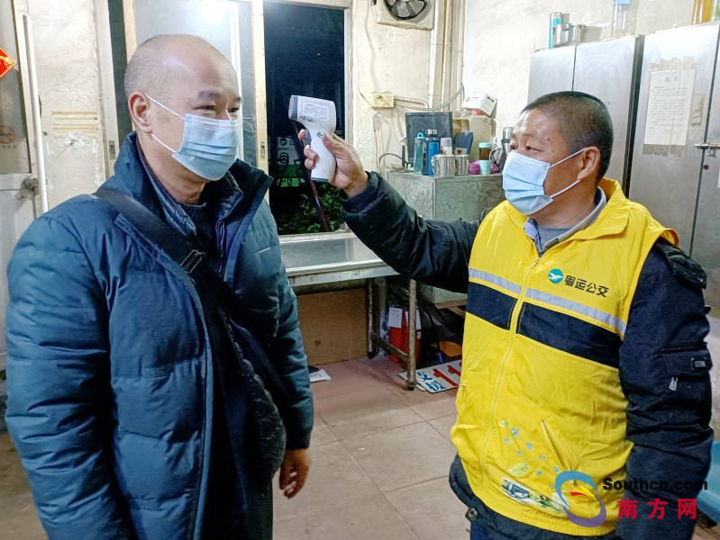 李庆德|暖心志愿服务!佛山粤运公交驾驶员吃上了“新春爱心早餐”