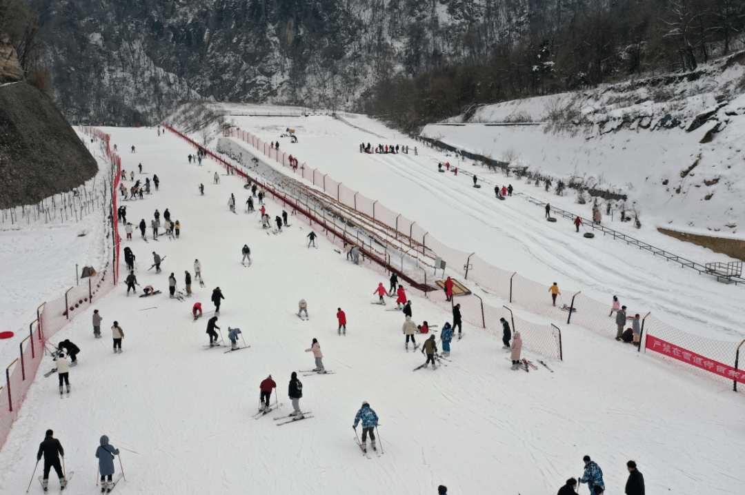 红红火火迎春节 太白山下过大年_游客_滑雪场_家人