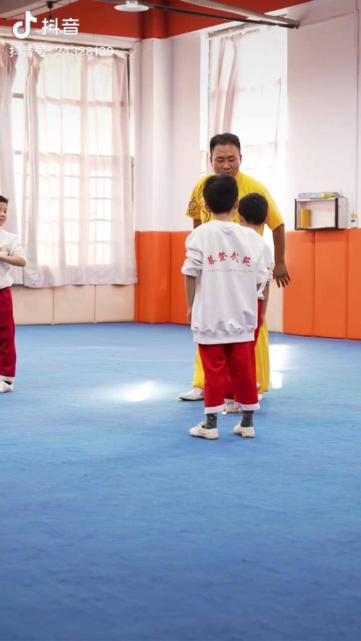 暮登武苑 教育 正能量_武苑_挑战_教练