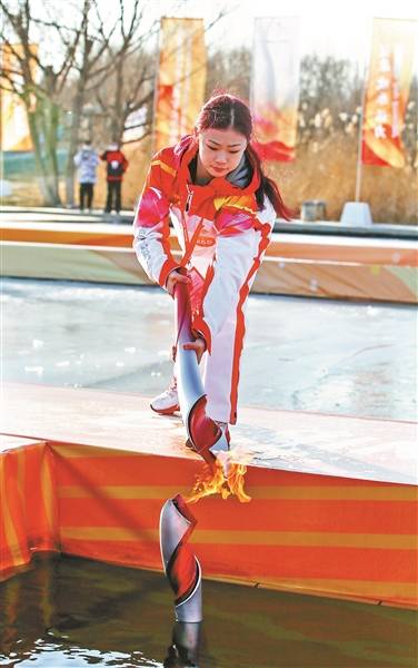 交接|奥运史上首次实现机器人水下传递火炬