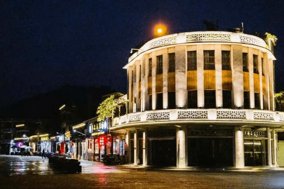 近年来,正果镇以绣花功夫对老街进行微改造,修复了原有清末民初,解放