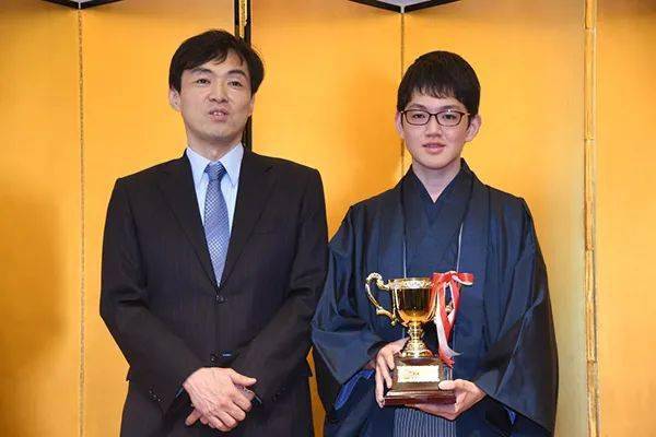 迈向世界 新宿儿童围棋教室的诞生 名师藤泽一就 下 职业 关航 父亲