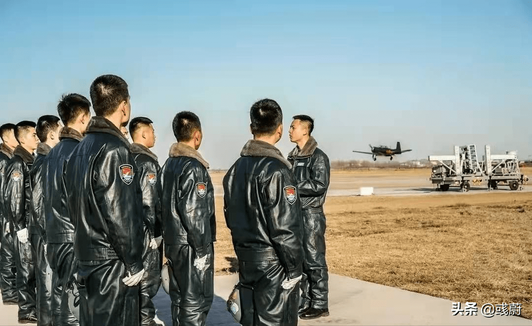 已经有教练9、教练10，为啥还选择初教6进行航母舰载机着舰训练？_海军_飞行员_航空