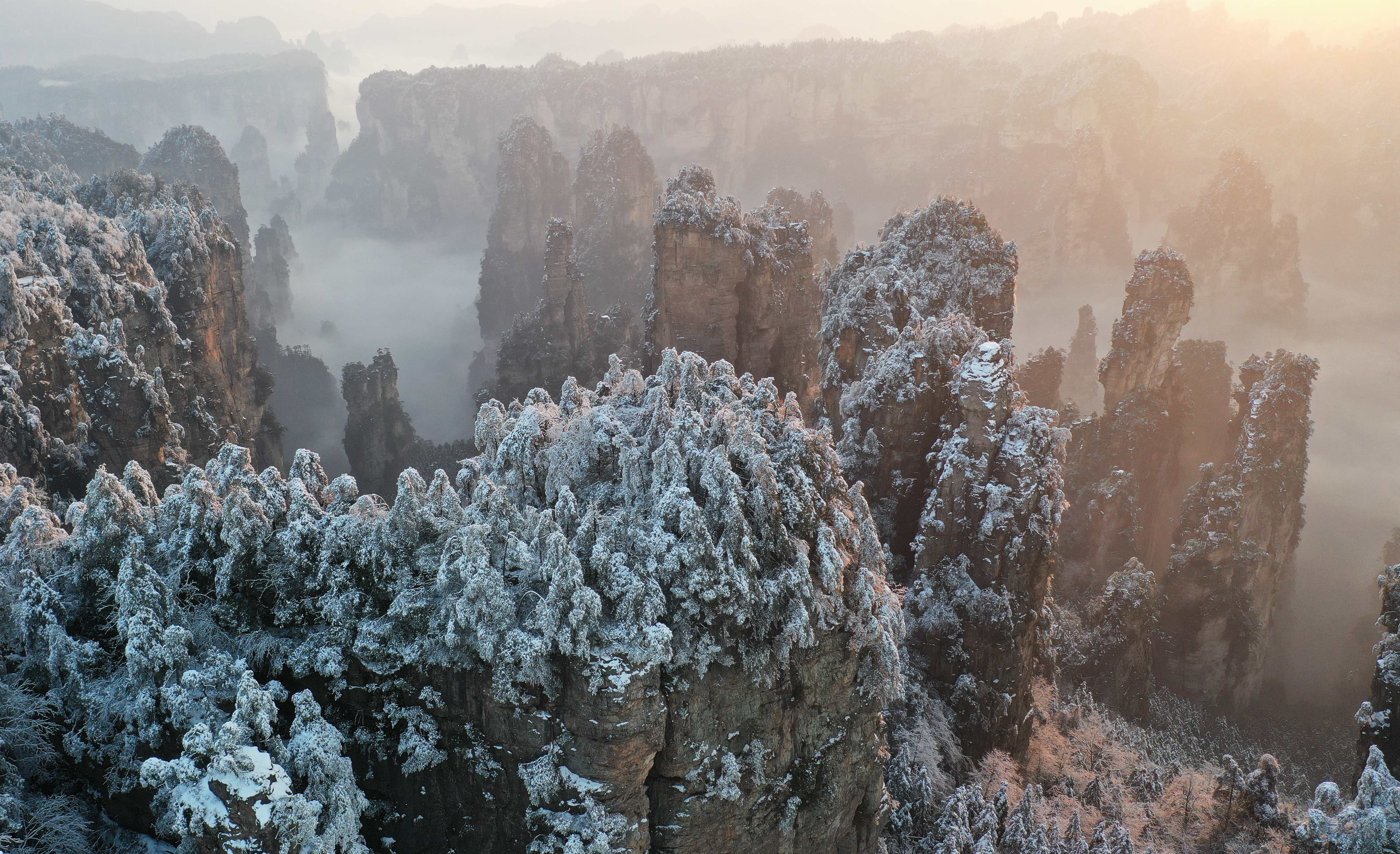 新华社|湖南张家界：雪后峰林美如画