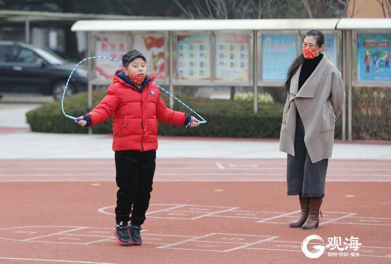 敦化路|校园体育设施开放，青岛学校成假期“热门打卡地”