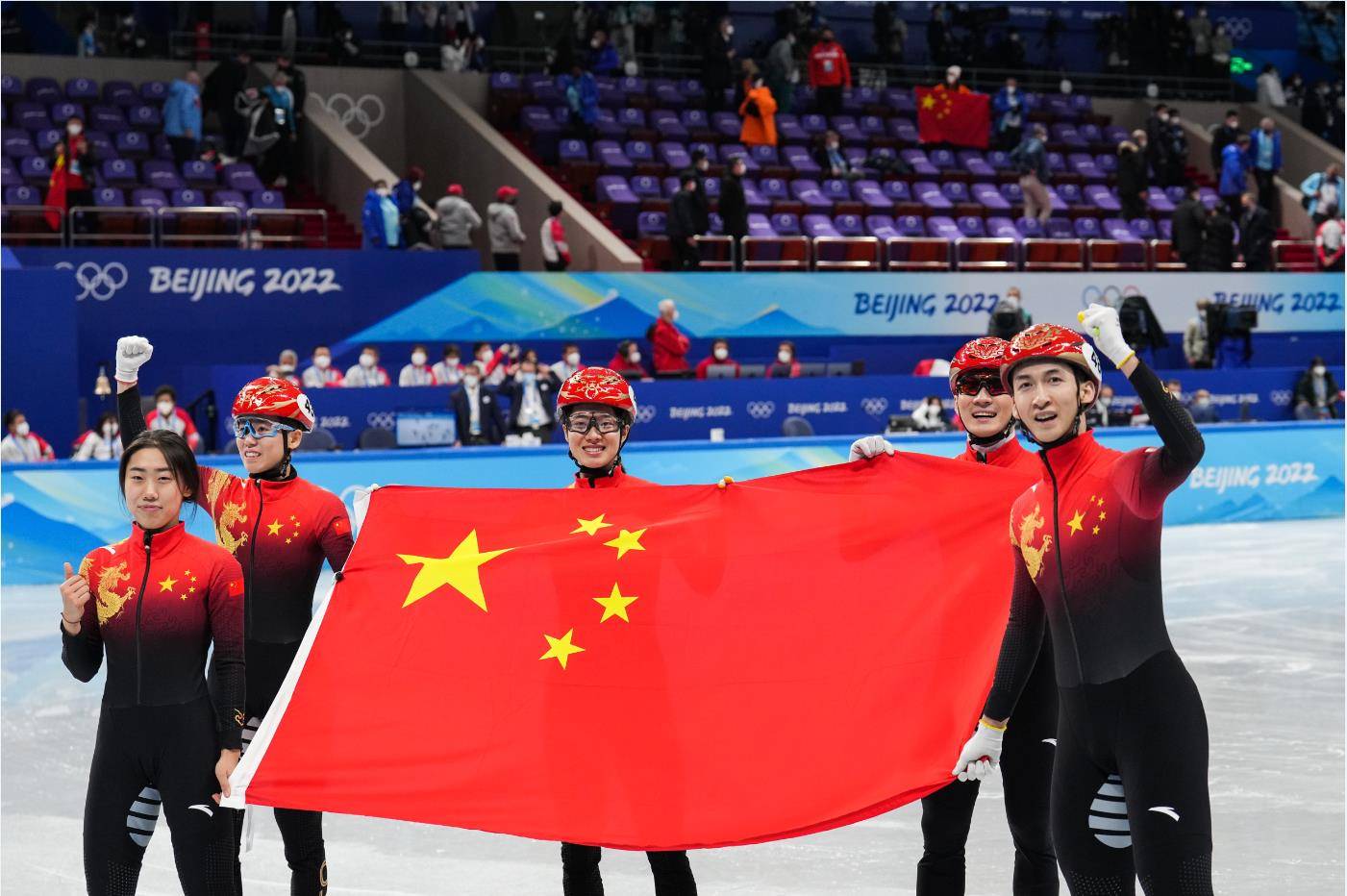 北京奥运会哪些选手获得了金牌(冬奥会结束了，这8位运动员，个个夺冠，为国争光，皆受大众喜爱)