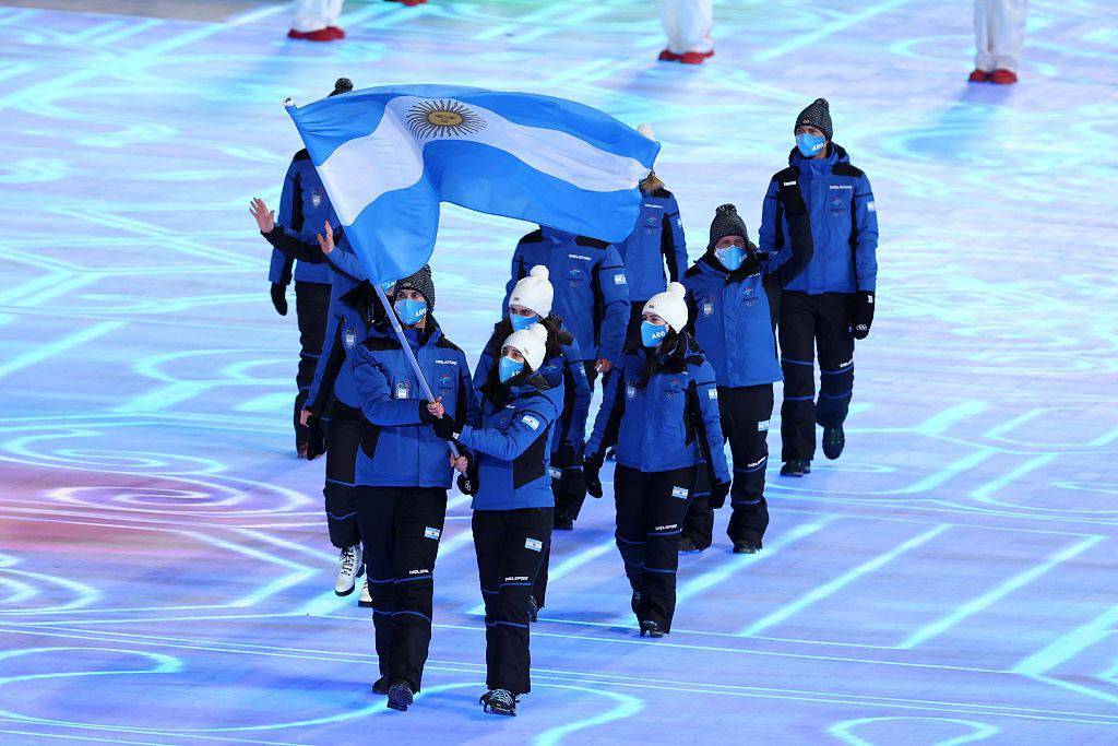 2022冬奥会蓝色羽绒服图片