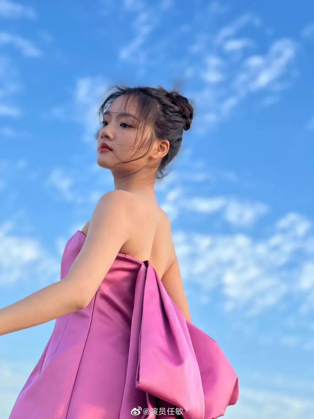餐巾纸美女身后从没有杂乱的背景！刘令姿张子枫教你绝美柔光术