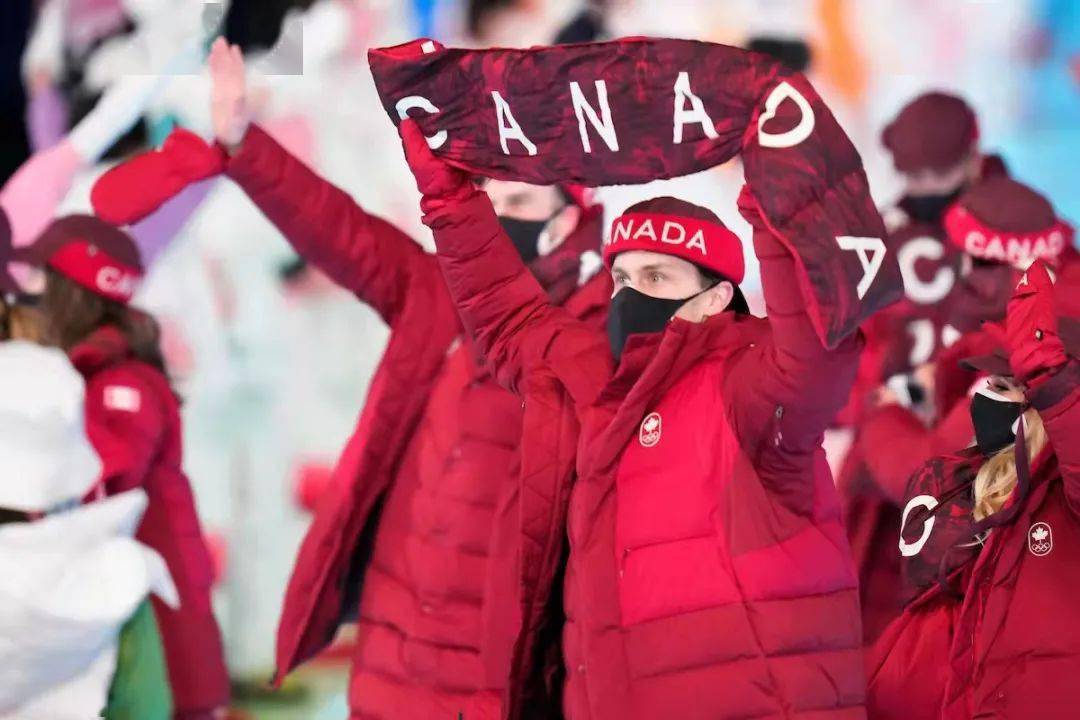 加拿大冬奥会入场服图片