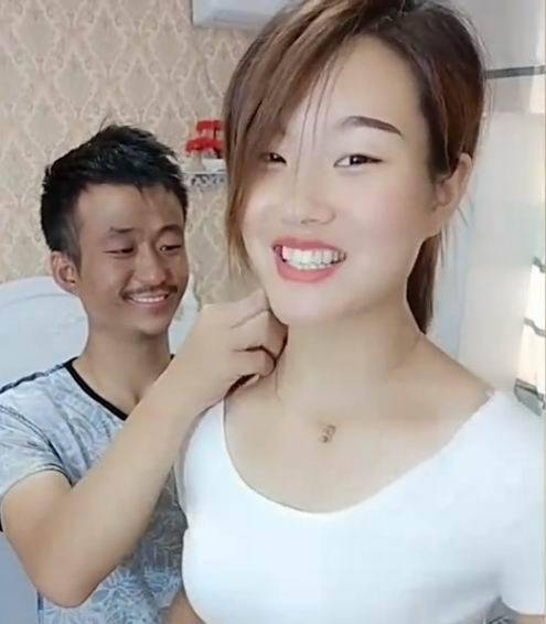 80后丑男娶年轻漂亮妻子坐拥百万粉丝成为吃到天鹅肉的癞蛤蟆