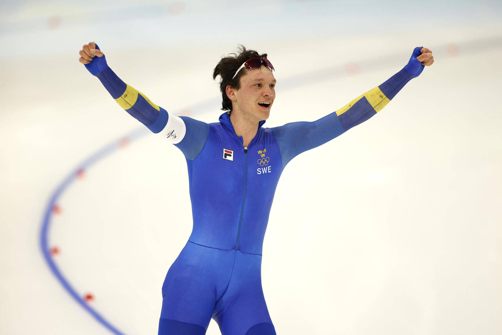 瑞典|“冰丝带”又见奥运纪录！速度滑冰男子5000米瑞典名将范德普尔摘金