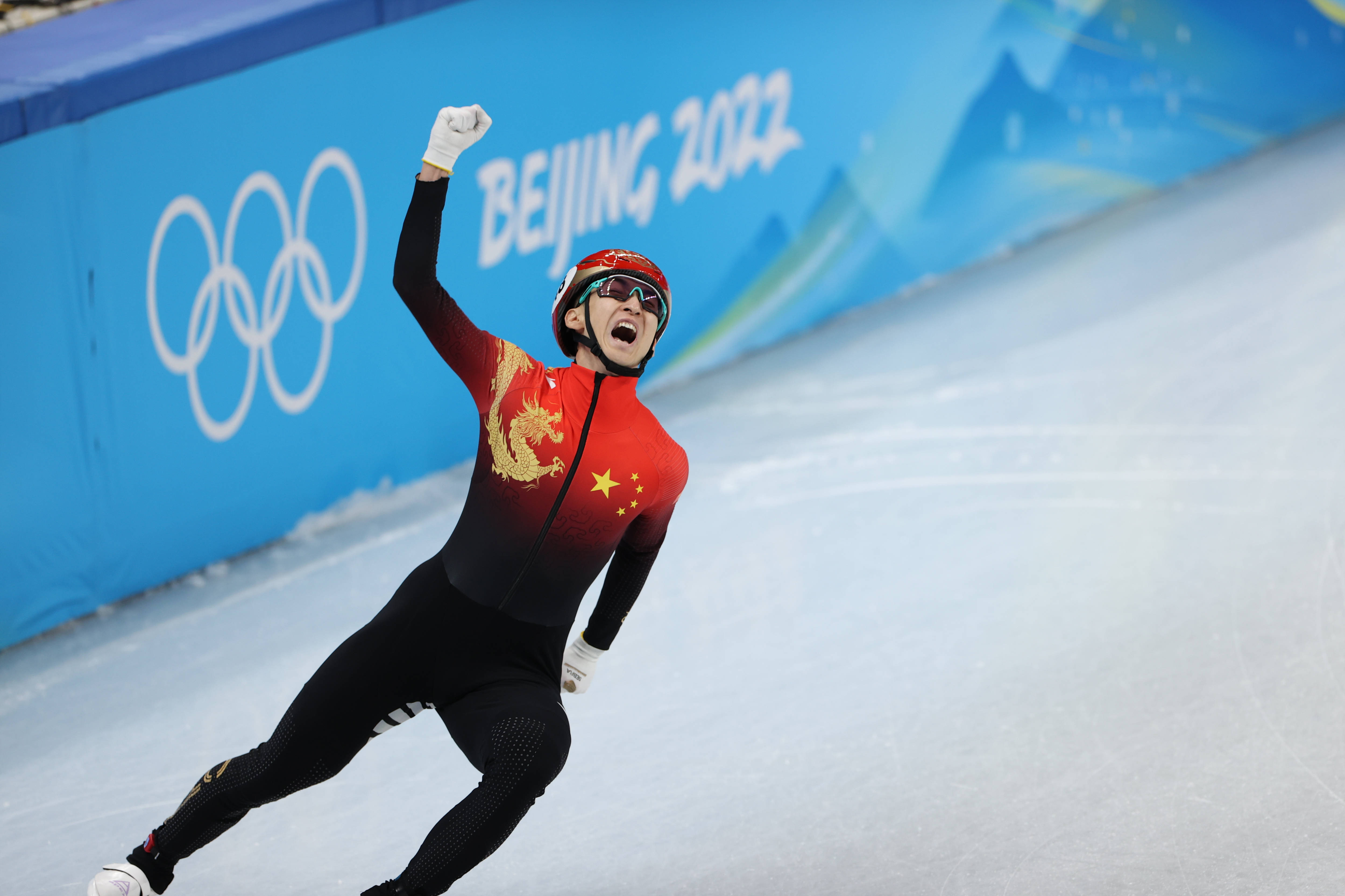 杨磊 摄当日,在首都体育馆举行的北京2022年冬奥会短道速滑项目混合