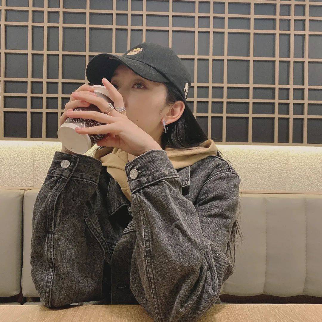 餐巾纸美女身后从没有杂乱的背景！刘令姿张子枫教你绝美柔光术