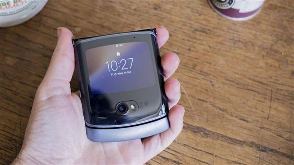 手机|摩托罗拉申请翻盖折叠手机新专利:显示屏外置