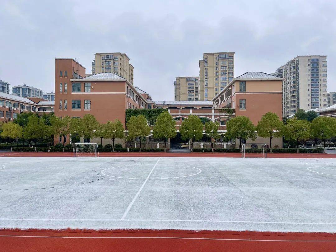 杭州师范大学附属丁兰实验学校2022年2月7日,大雪纷