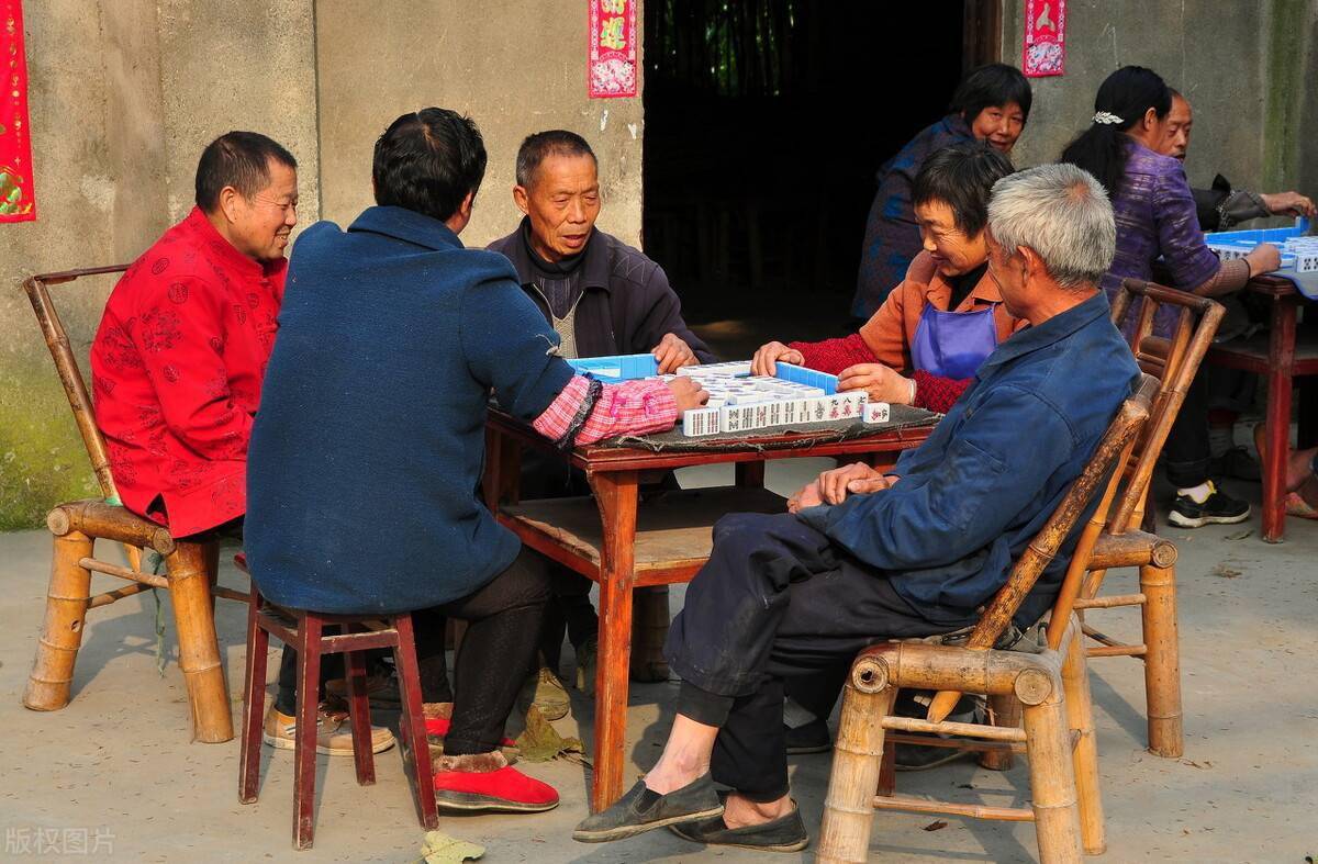 农村麻将馆遍地都是农民一玩就是13个小时是歪风还是娱乐