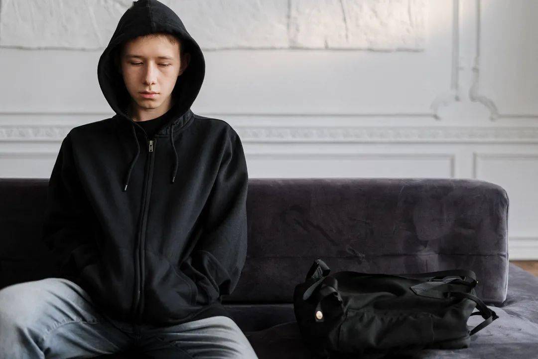 问题|面对青春期孩子的“一意孤行”，父母如何智慧拆招？