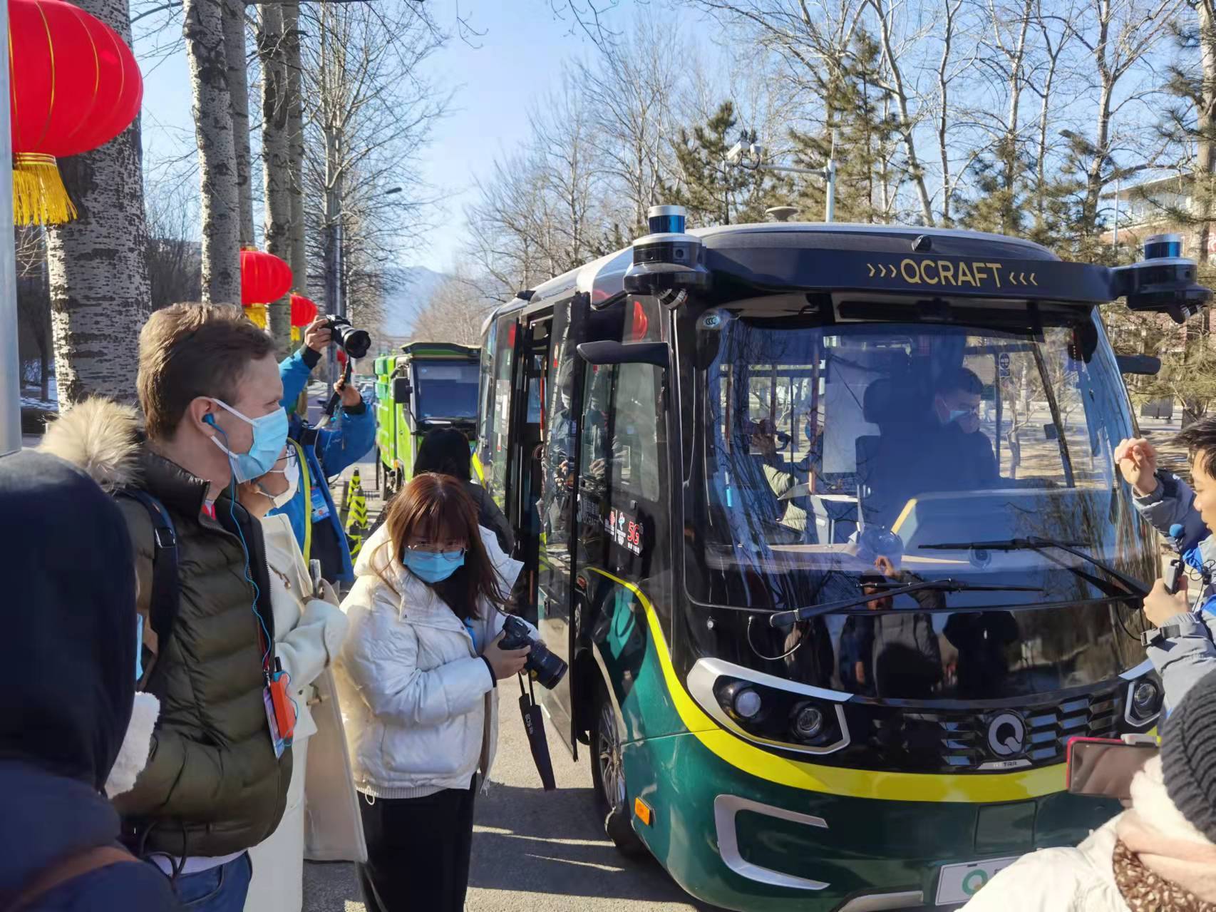 中外记者点赞中关村自动驾驶：“可能比有人驾驶水平还高”
