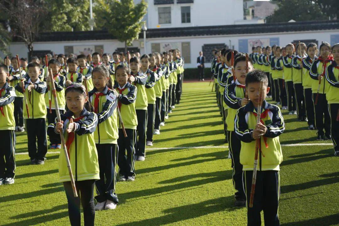 廊下深厚的莲湘积淀和浓郁的莲湘情结,更是为廊下小学的莲湘教育建立