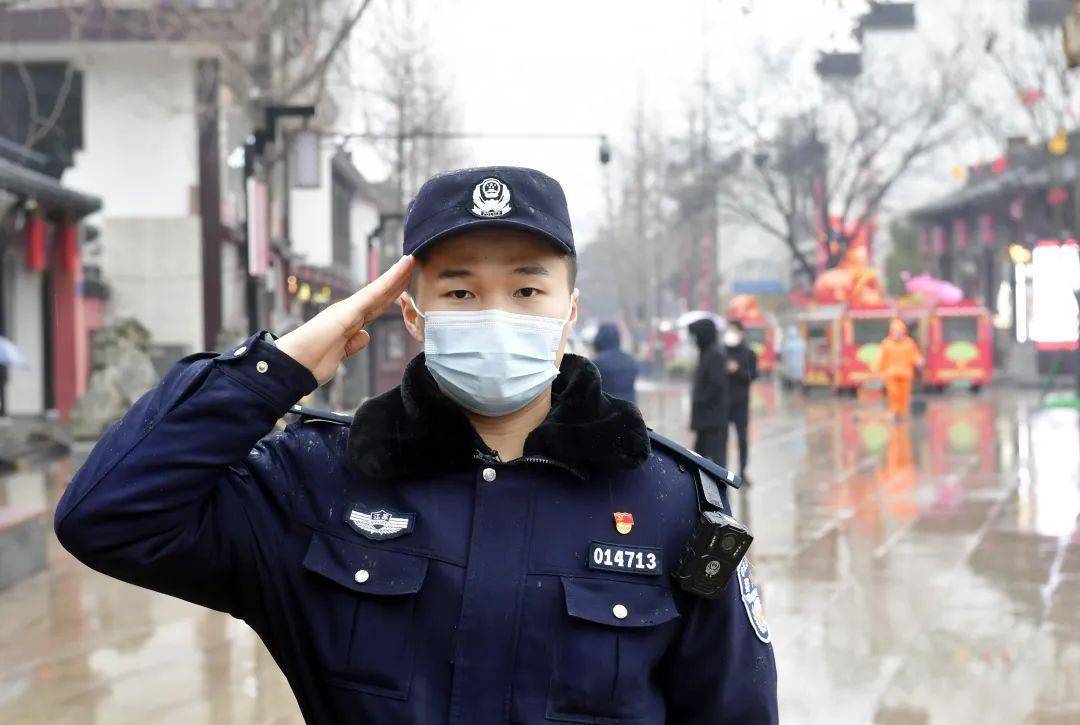 公安|新春走基层 记者看公安 | 当95后新警遇上景区派出所春节的“第一班岗”，他在忙些什么？