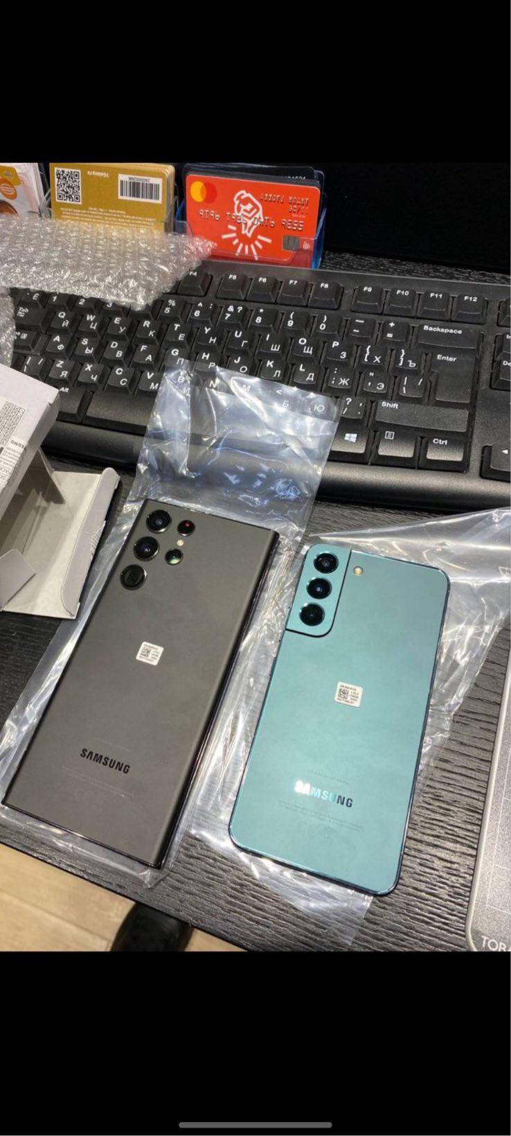 三星 Galaxy S22 / Ultra 真机曝光，明天发布