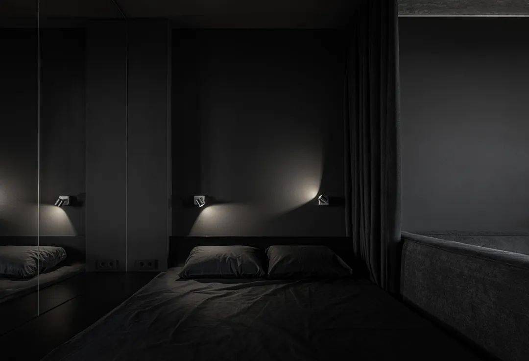 黑色_空间_基辅