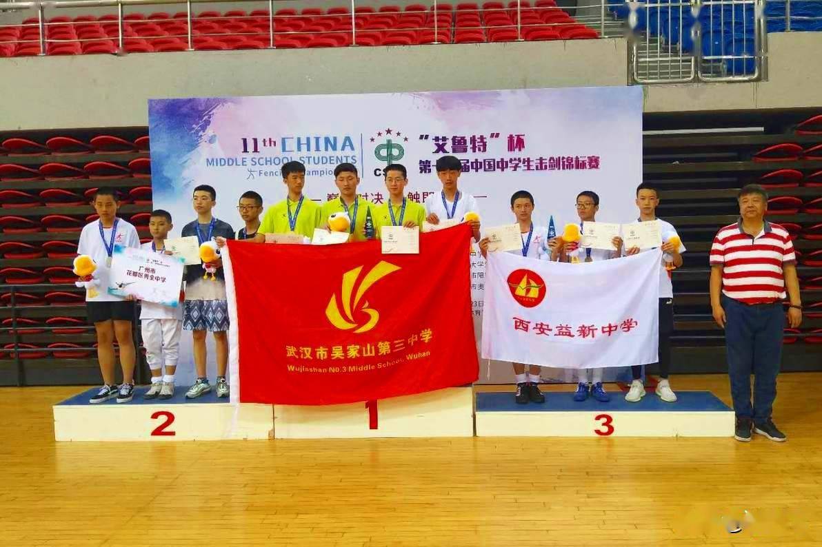 刻苦训练武汉吴家山三中击剑队备战全国中学生锦标赛