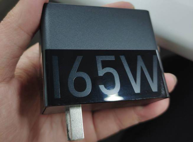 红魔7系列定档2月17日发布：首款骁龙8游戏手机！红魔姬Mora首秀