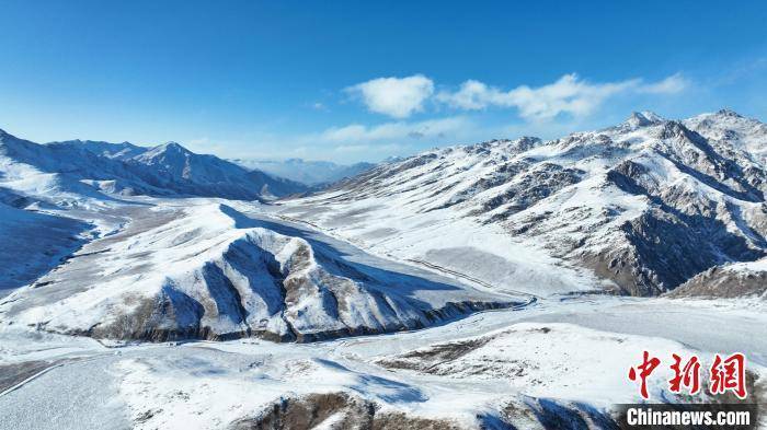 显得|祁连山雪后初霁 巍峨山峰似画卷