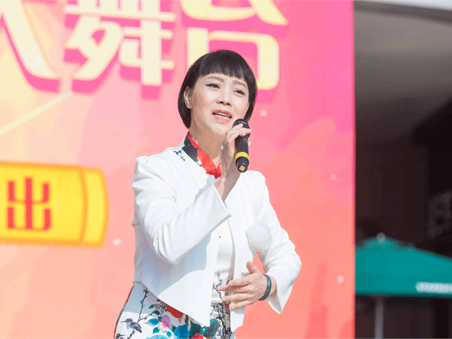 本节目由国家一级演员,著名滑稽表演艺术家姚祺儿,林锡彪,杨一笑等