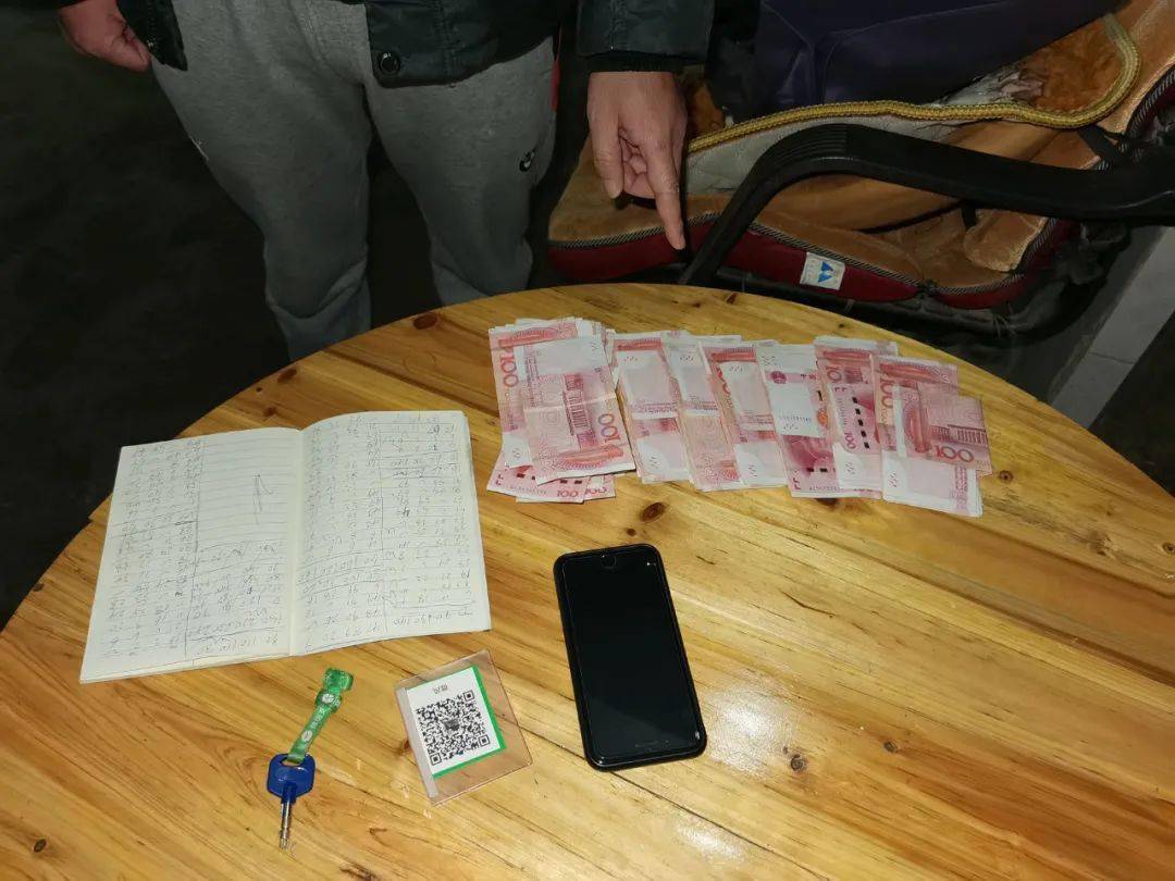 进行赌博的野外赌场,抓获3人,缴获赌资5000余元,缴获赌具骰子,碗等