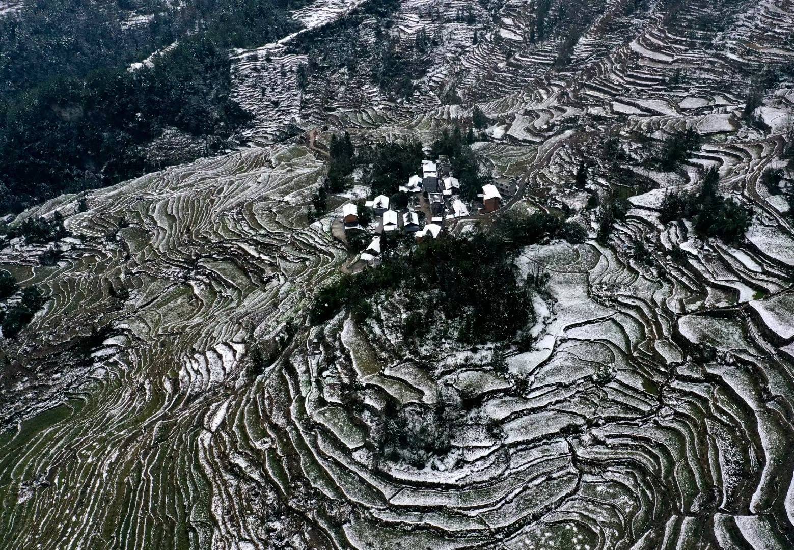 水墨山水|重庆酉阳梯田上演“雪色浪漫”