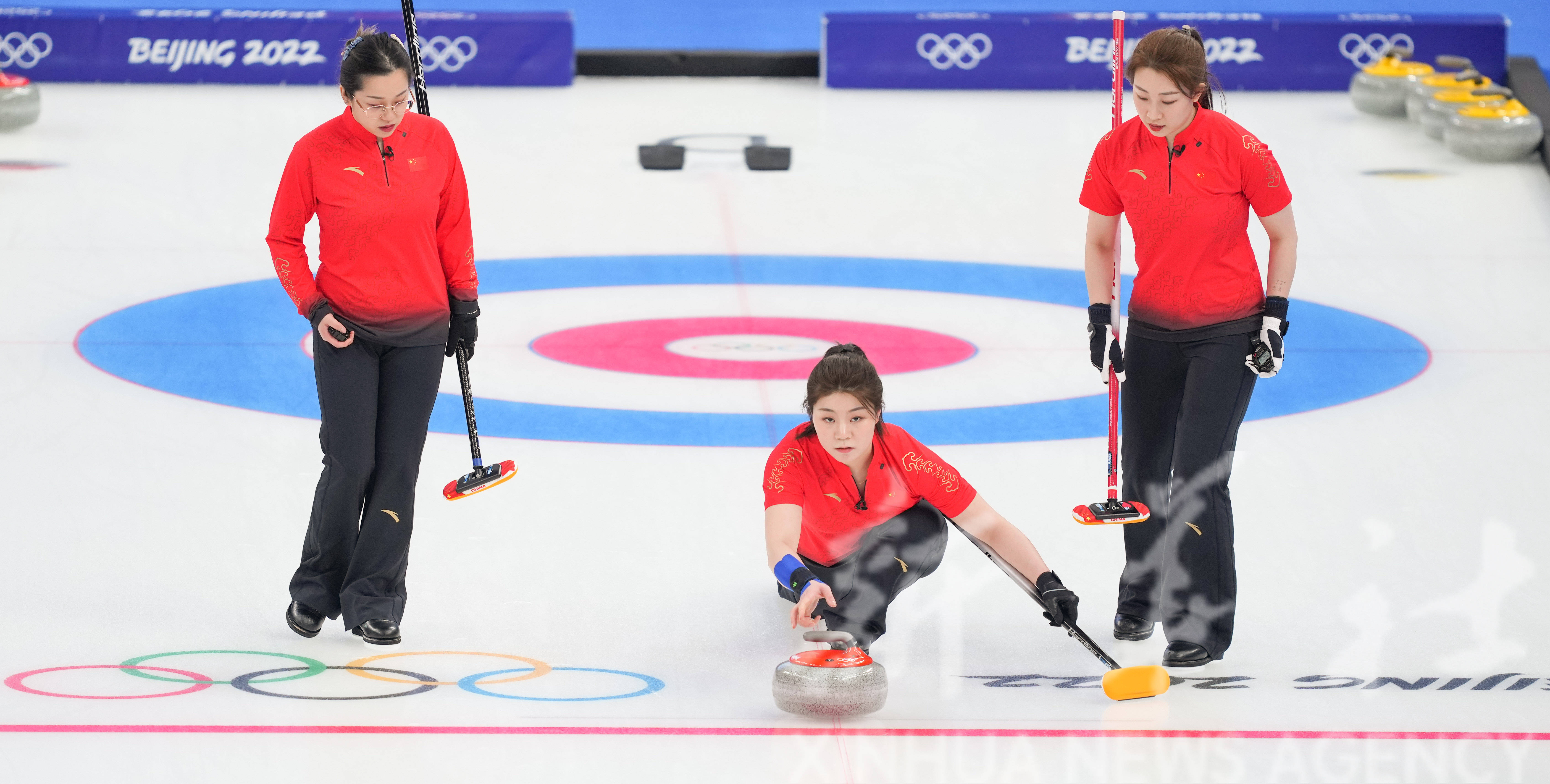 当日,在北京国家游泳中心"冰立方"举行的北京2022年冬奥会女子冰壶