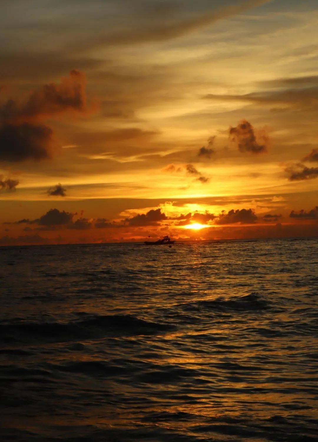 畅游涠洲岛观壮丽日出赏浪漫夕阳
