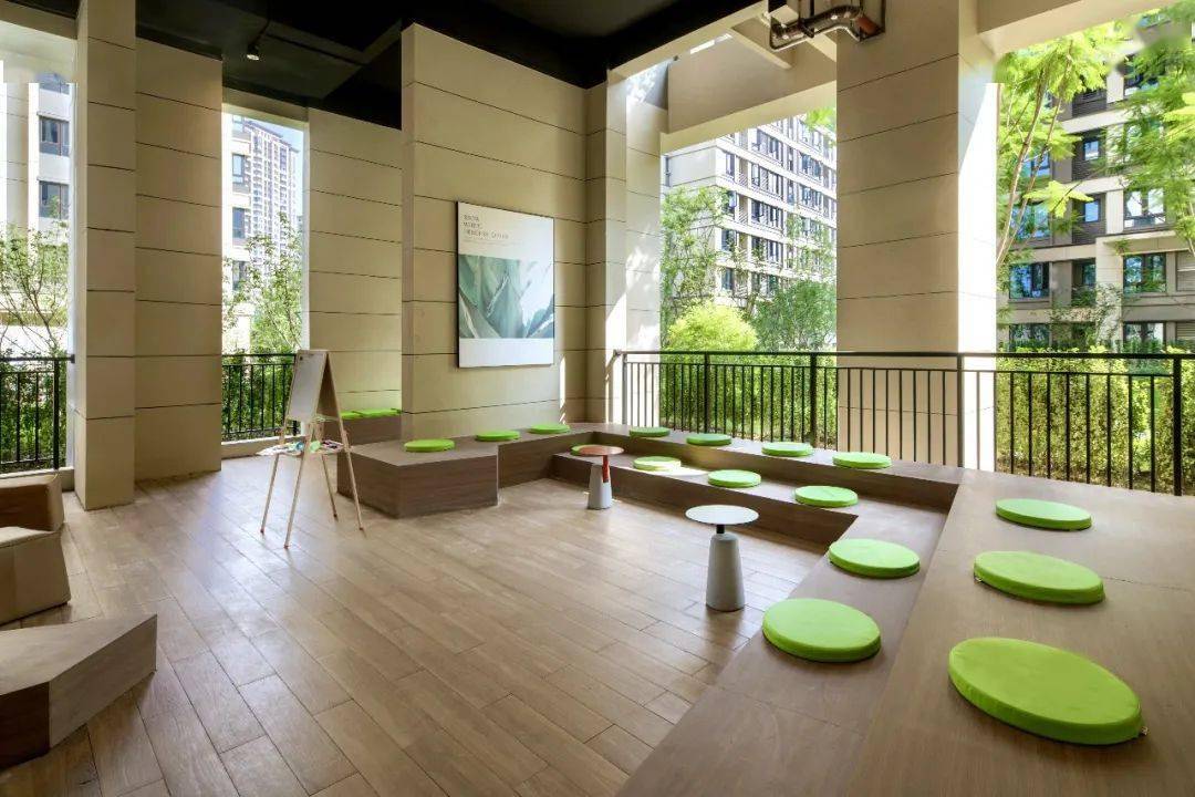 实景图当然,架空层也给年轻人留出了属于他们的空间——城市会客厅