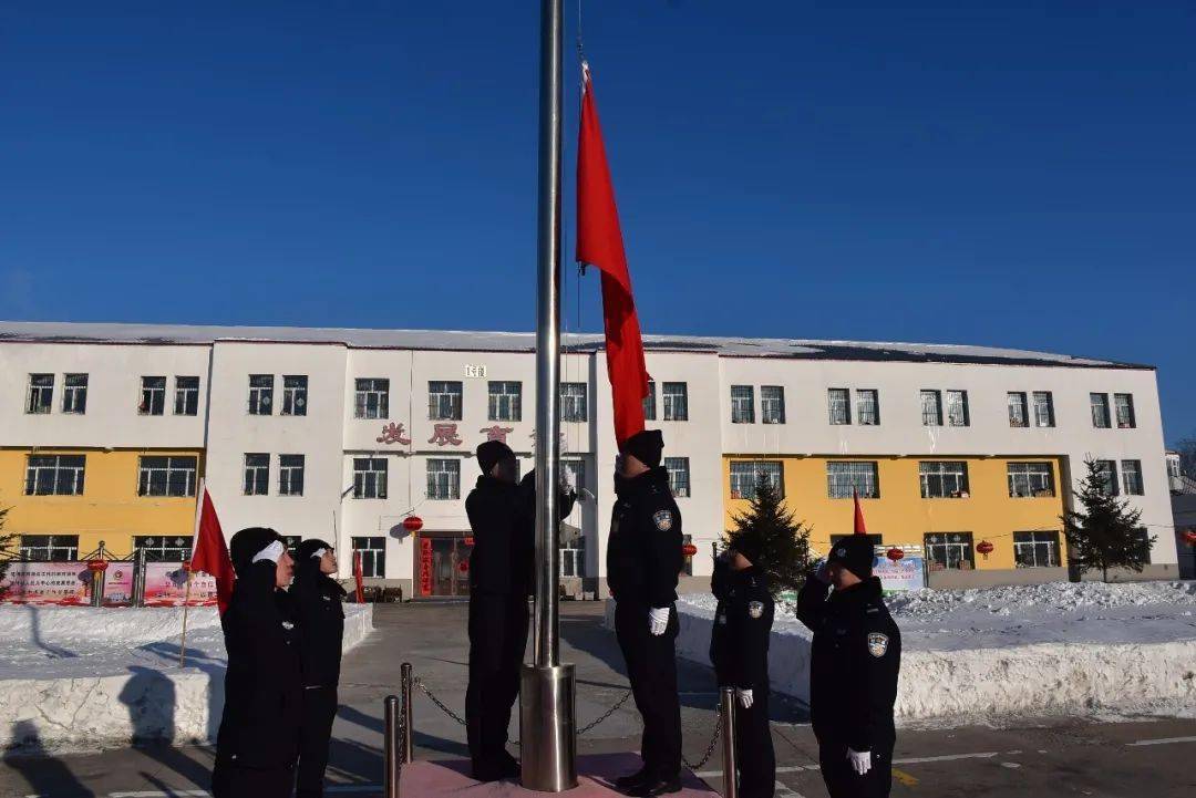 鳳凰山監獄組織服刑人員開展春節系列教育活動_改造_雪雕_氛圍