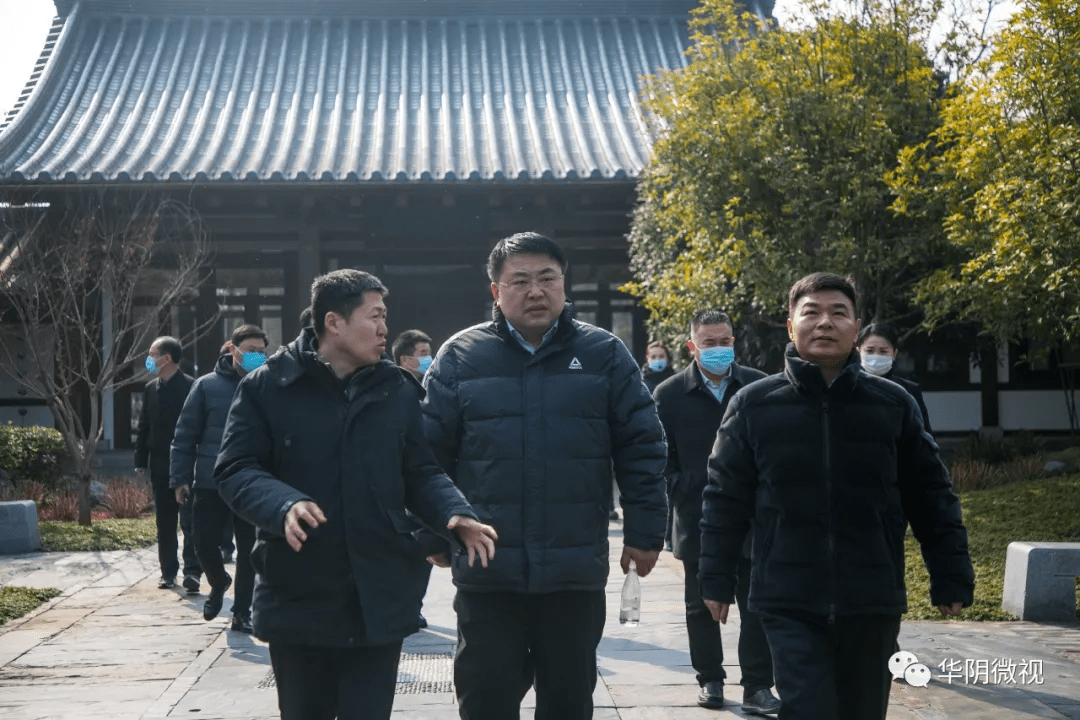 曲江新区党工委副书记王小育,西渭东区党委书记,管委会主任王辉出席
