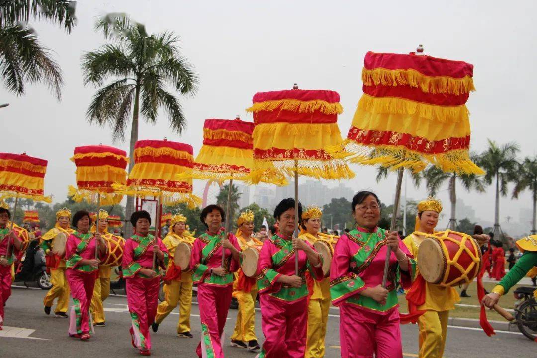 活动现场,精彩的非遗民俗表演:洪塘村磕尪,大鼓凉伞,哪吒鼓乐,古傩