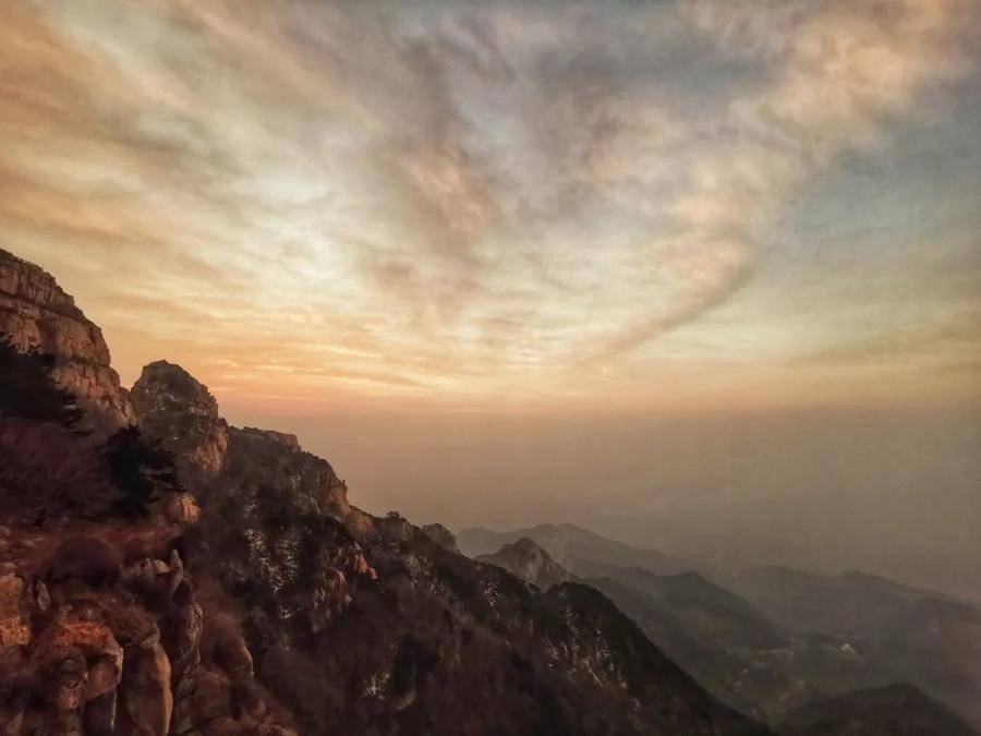 壹图集|泰山山顶朝霞点亮天空,美不胜收!_霞光_刘佐_冬日