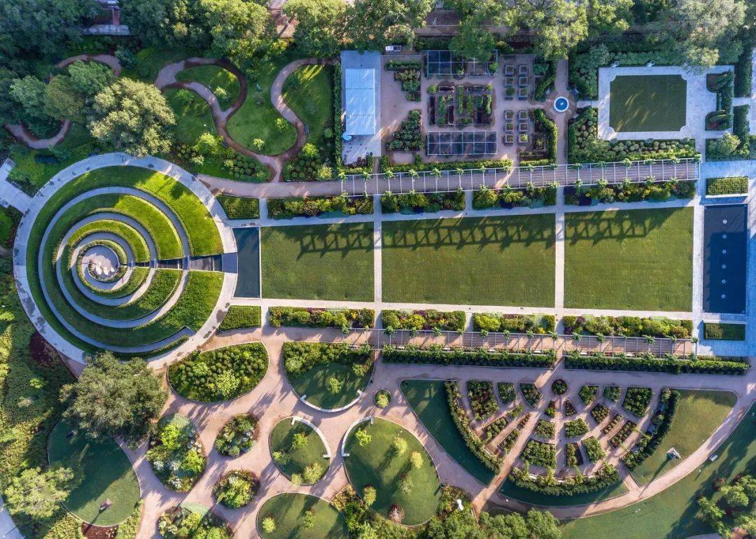 玩转设计元素,螺旋式景观安排上!_花园里_的花园_游客