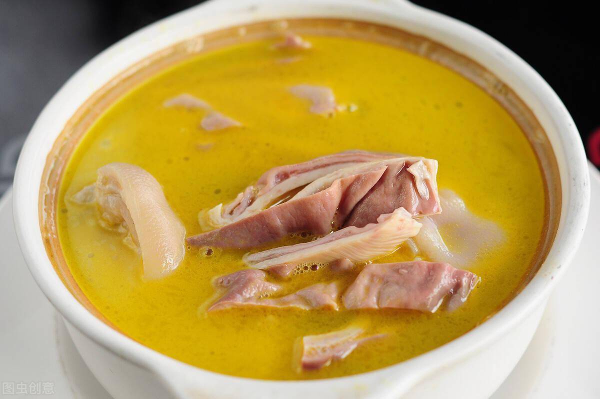 湘西特色酸萝卜冬笋煲猪肚汤营养丰富酸爽开胃适合这个冬天