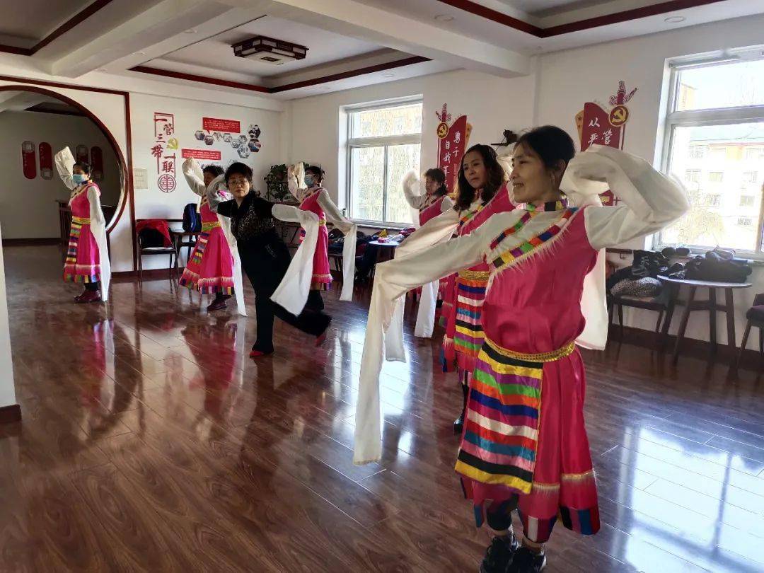 新时代文明实践双台子区辽河街道开展送文化送服务活动