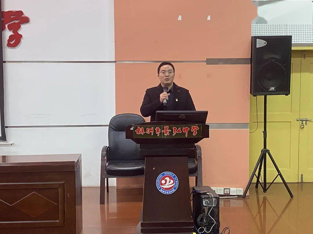 之后,株洲市景弘高级中学执行校长陈校长发表讲话,他表示景弘高级中学