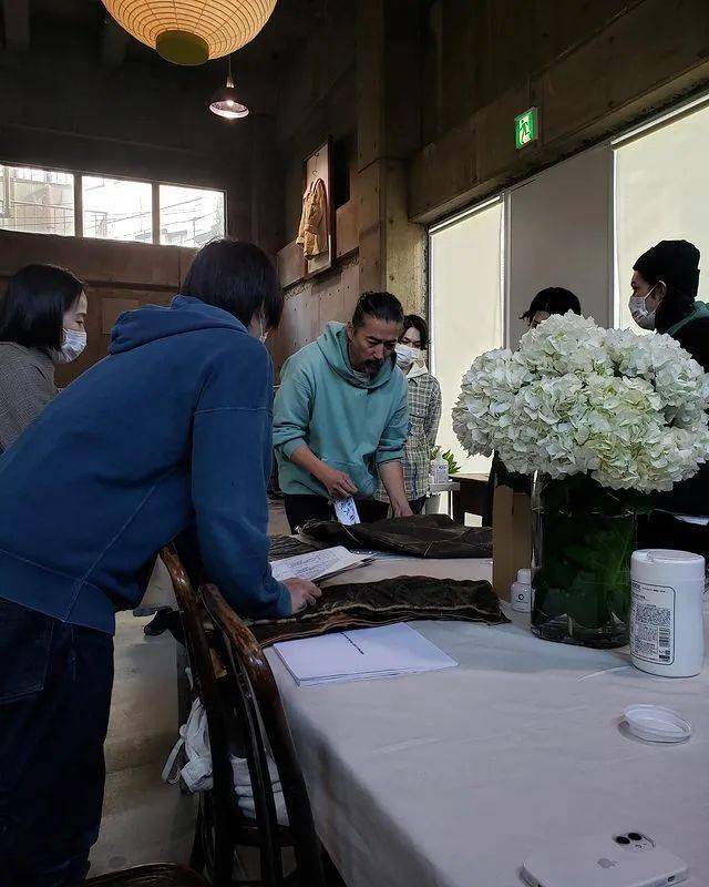 visvim中村世纪对现代世界感到麻木,开着他60岁的保时捷356 Pre-A回归自然_搜狐汽车_搜狐网