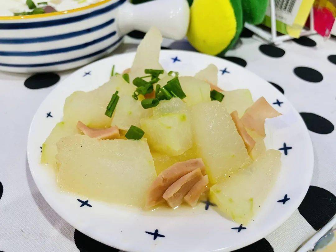 笋干冬瓜番茄蛋花汤鸭梨健康午点:美丽健糕点2月18日(周五)营养午餐